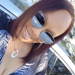 Meet your Posher, Debra